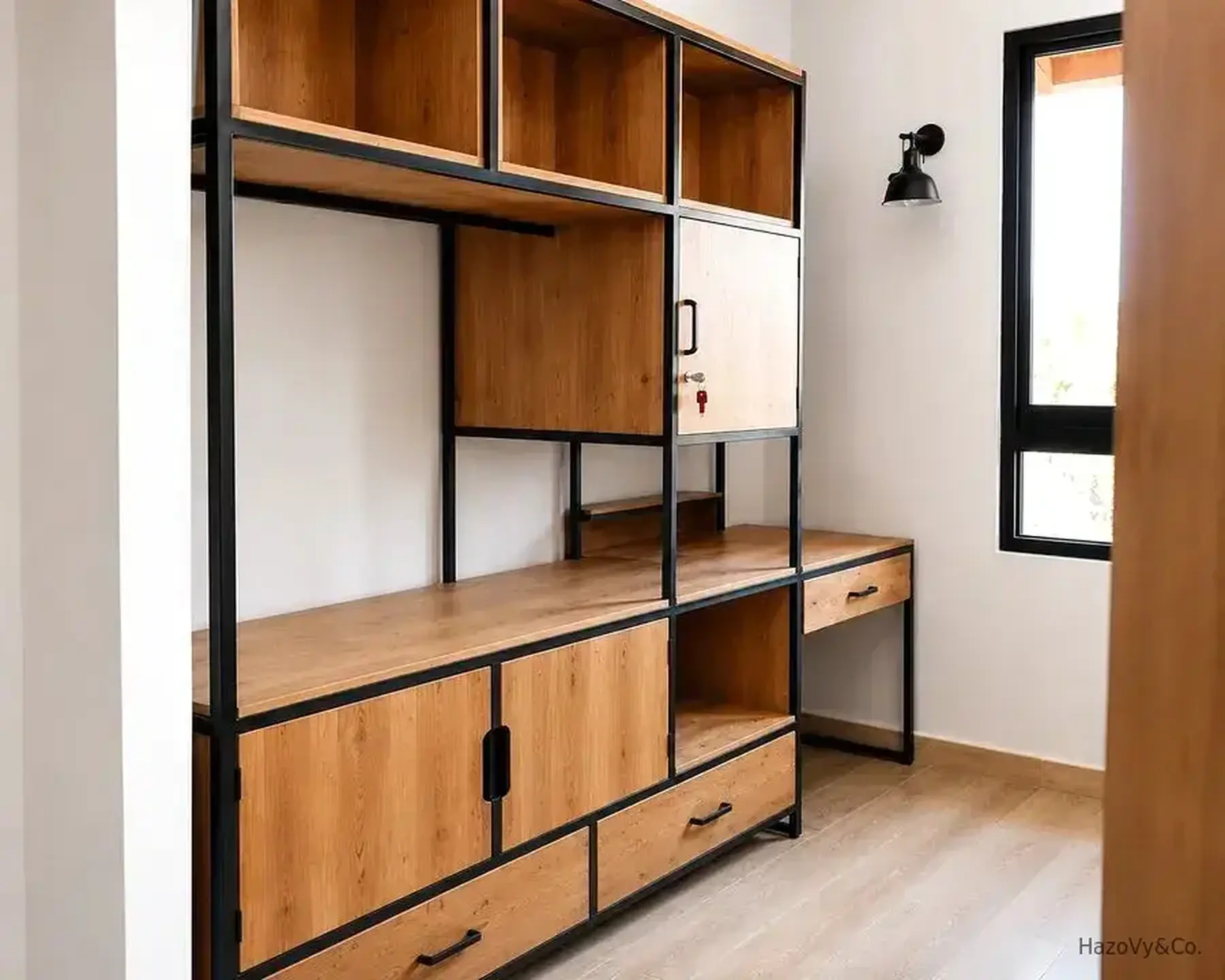 Bureau en bois & métal, sur mesure — HazoVy&Co Antananarivo