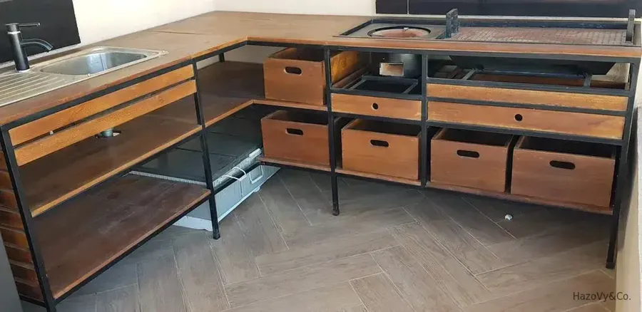 Cuisine équipée en bois & métal, sur mesure — HazoVy&Co Antananarivo