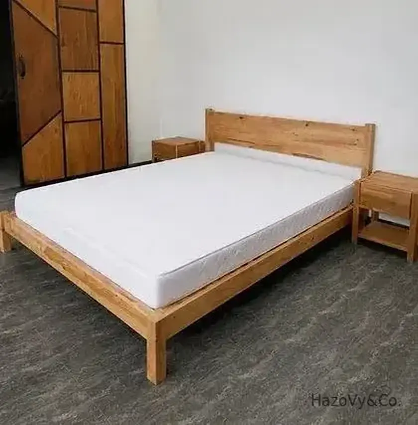 Lit en bois pin massif, sur mesure — HazoVy&Co Antananarivo
