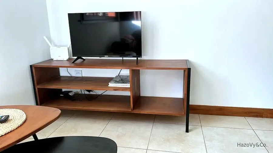 Meuble TV en bois & métal, sur mesure — HazoVy&Co Antananarivo