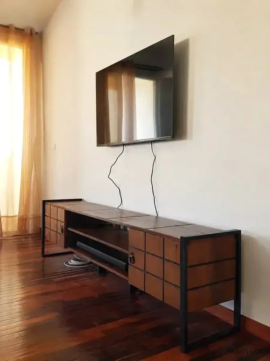 Meuble TV en bois & métal, sur mesure — HazoVy&Co Antananarivo