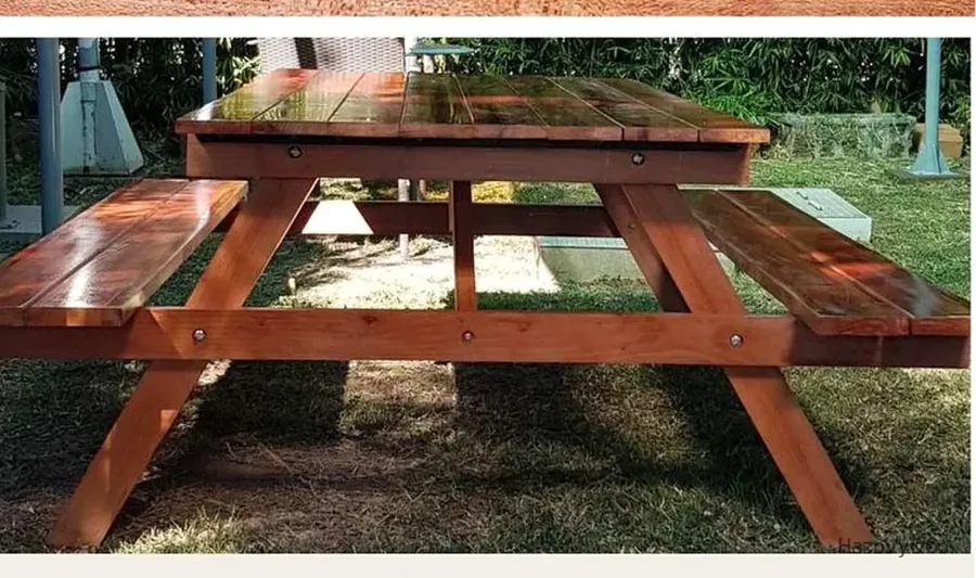 Table d'extérieur en bois traité, sur mesure — HazoVy&Co Antananarivo