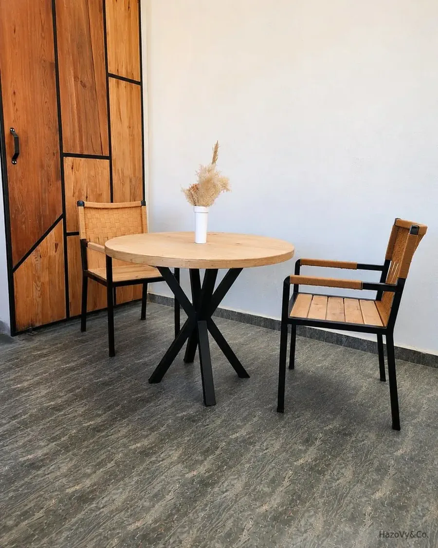 Table à manger en bois & pied métal, sur mesure — HazoVy&Co Antananarivo