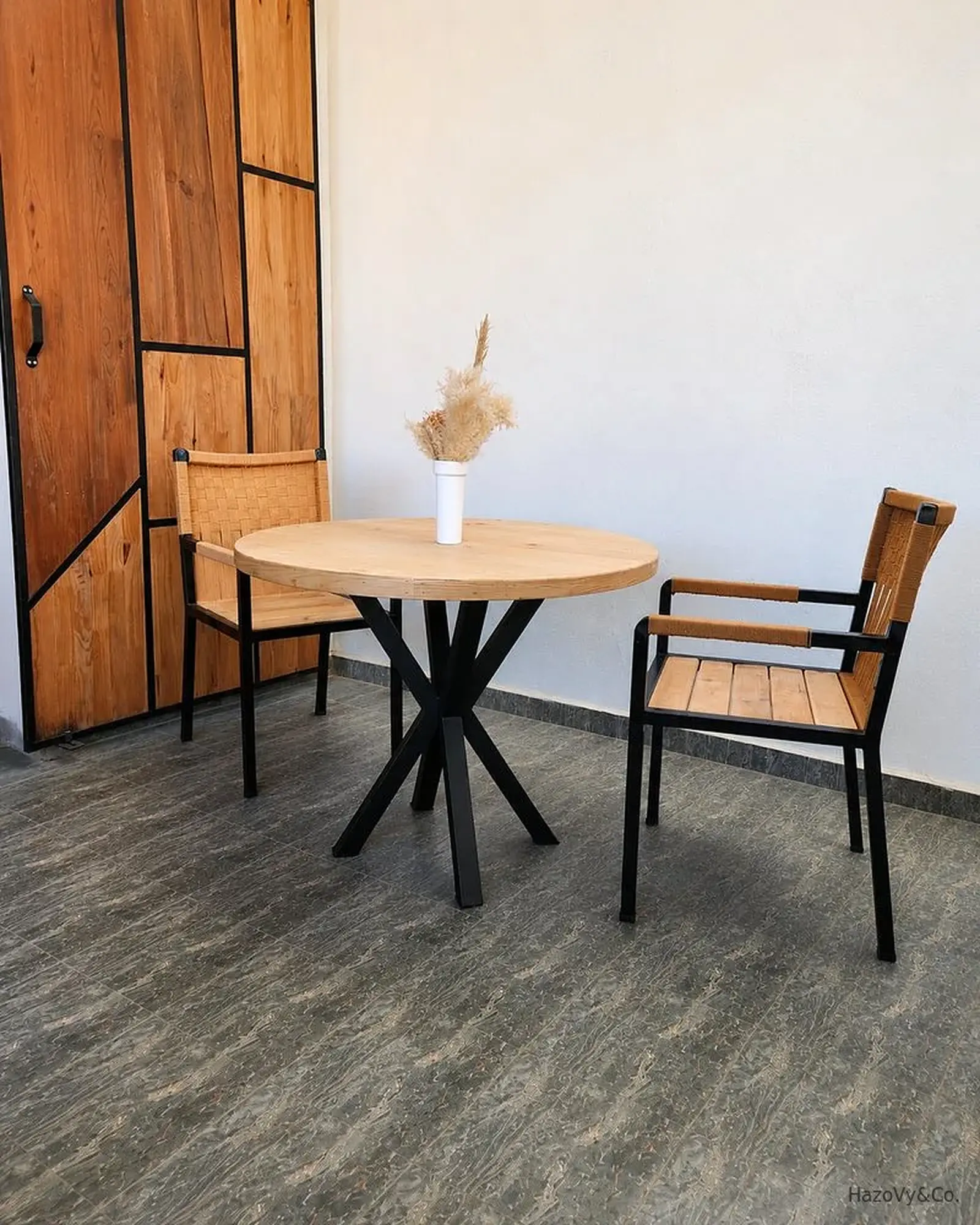 Table à manger en bois & pied métal, sur mesure — HazoVy&Co Antananarivo